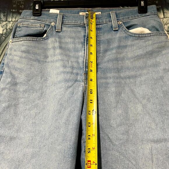 Levi’s Mom Jeans Women's 31 Blue Denim Light Wash Tapered High Waisted Casual - Picture 5 of 6